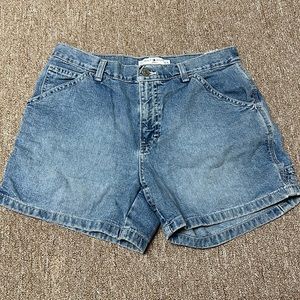 Size 6 Tommy Hilfiger shorts
